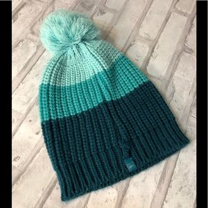REI GIRLS BEANIE WITH POMPOM 3 tons of Green